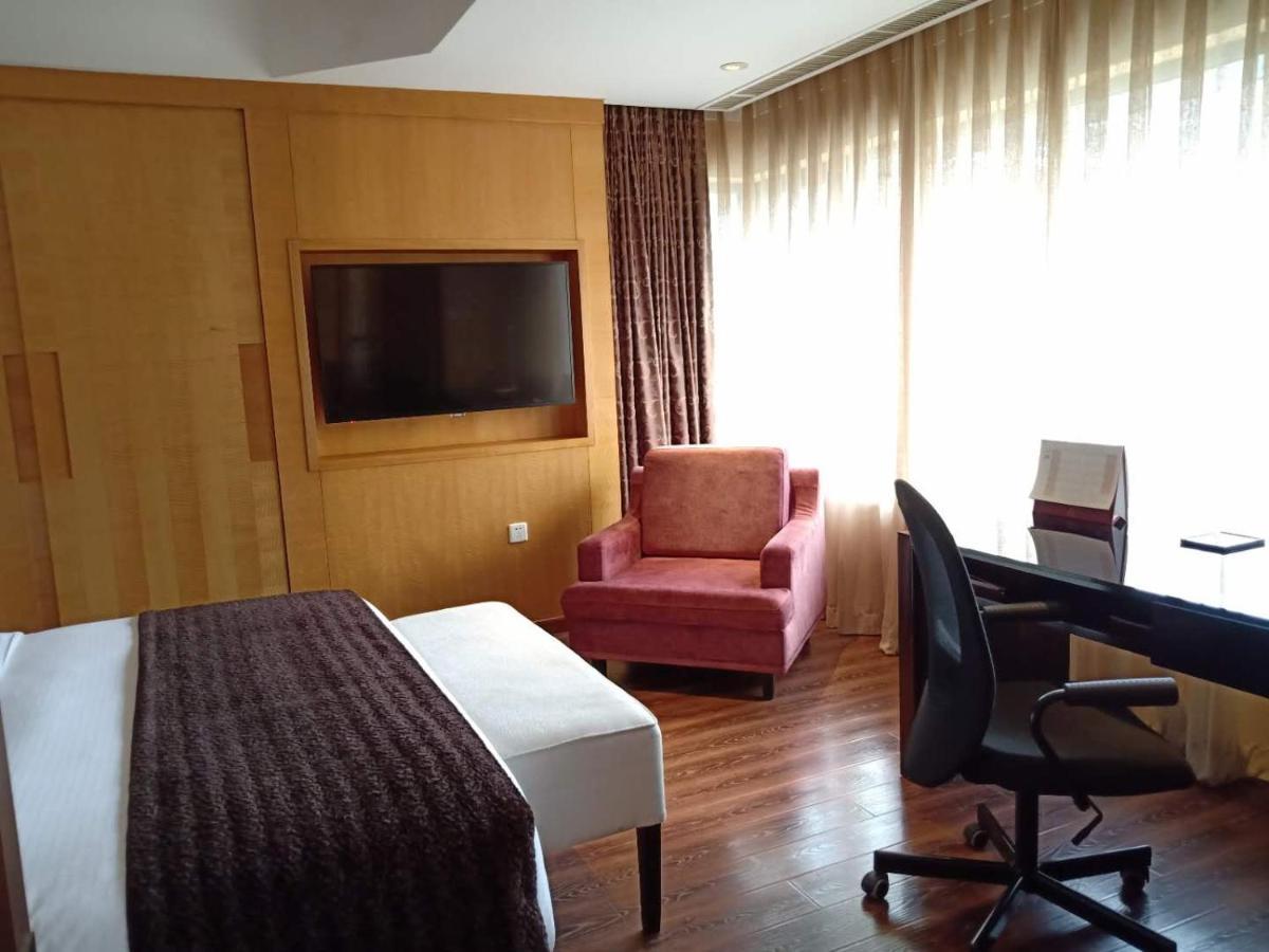 Отель Marco Polo Parkside,